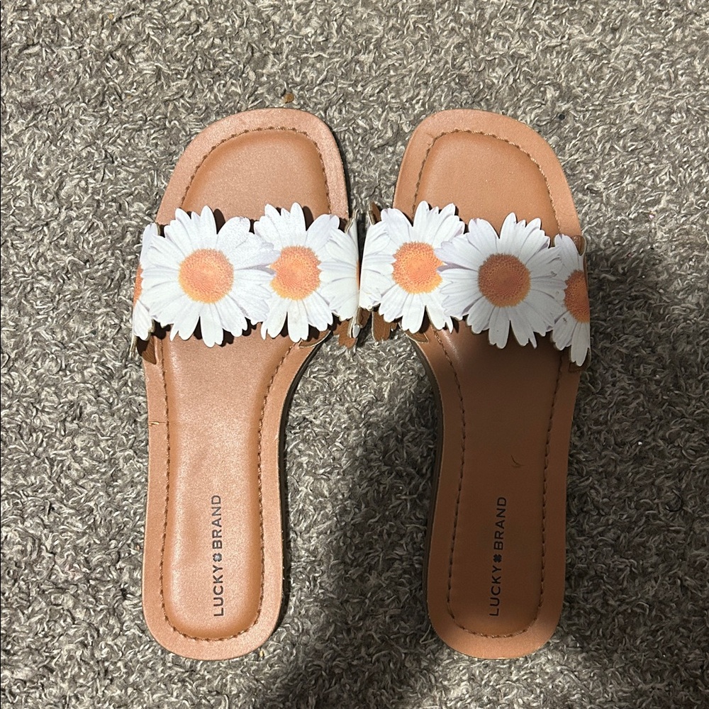 Lucky Brand Tan Sandals with White Daisies